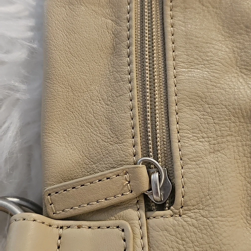 St John's Bay Classic Women's Beige Cowhide Leather Shoulder Bag.‎